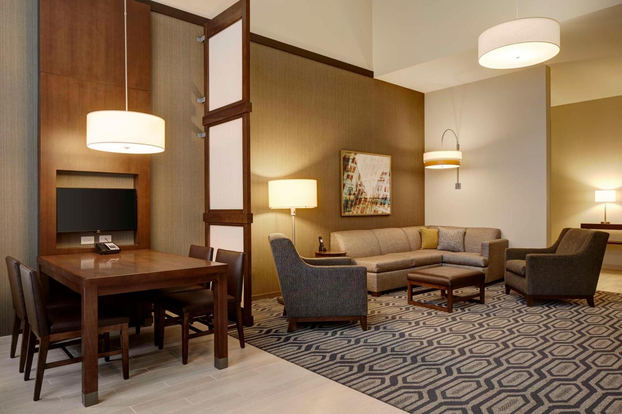 Hyatt Place St. Paul 3*